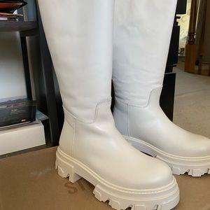 Steve Madden Knee-high Cream Colored Boots. Woman’s Size 6
